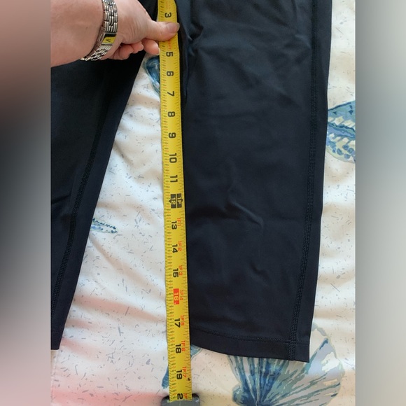 Peloton Black Cropped Leggings size Large - Picture 5 of 5